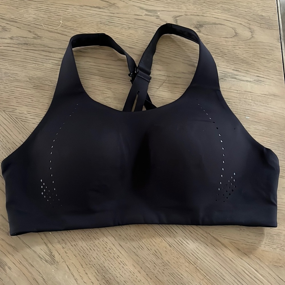 Lululemon Sports Bra. Black. Size 38C